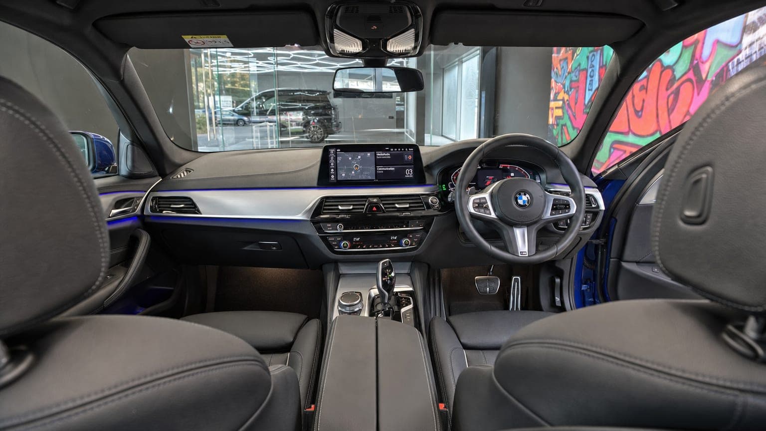 BMW 530i, photograph 2 of 3